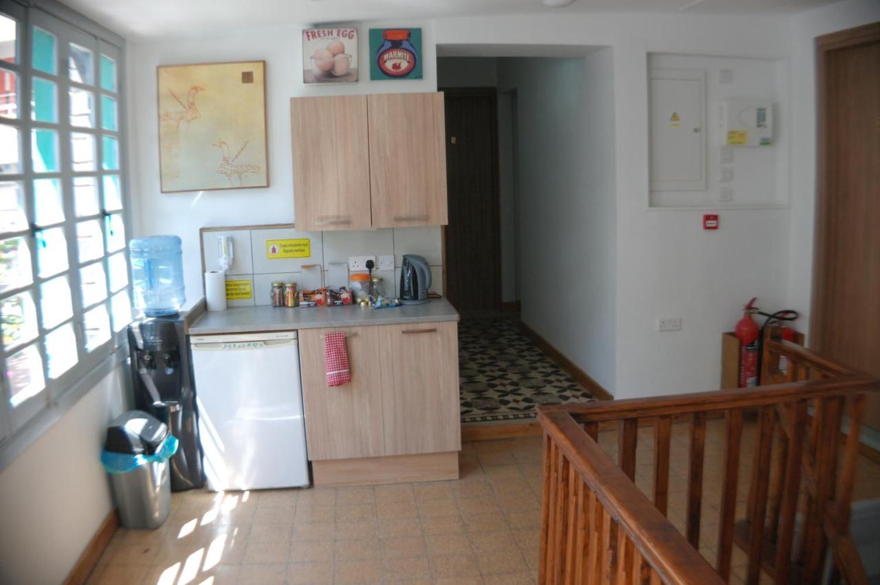 Harrys Inn Guesthouse Larnaca Dış mekan fotoğraf