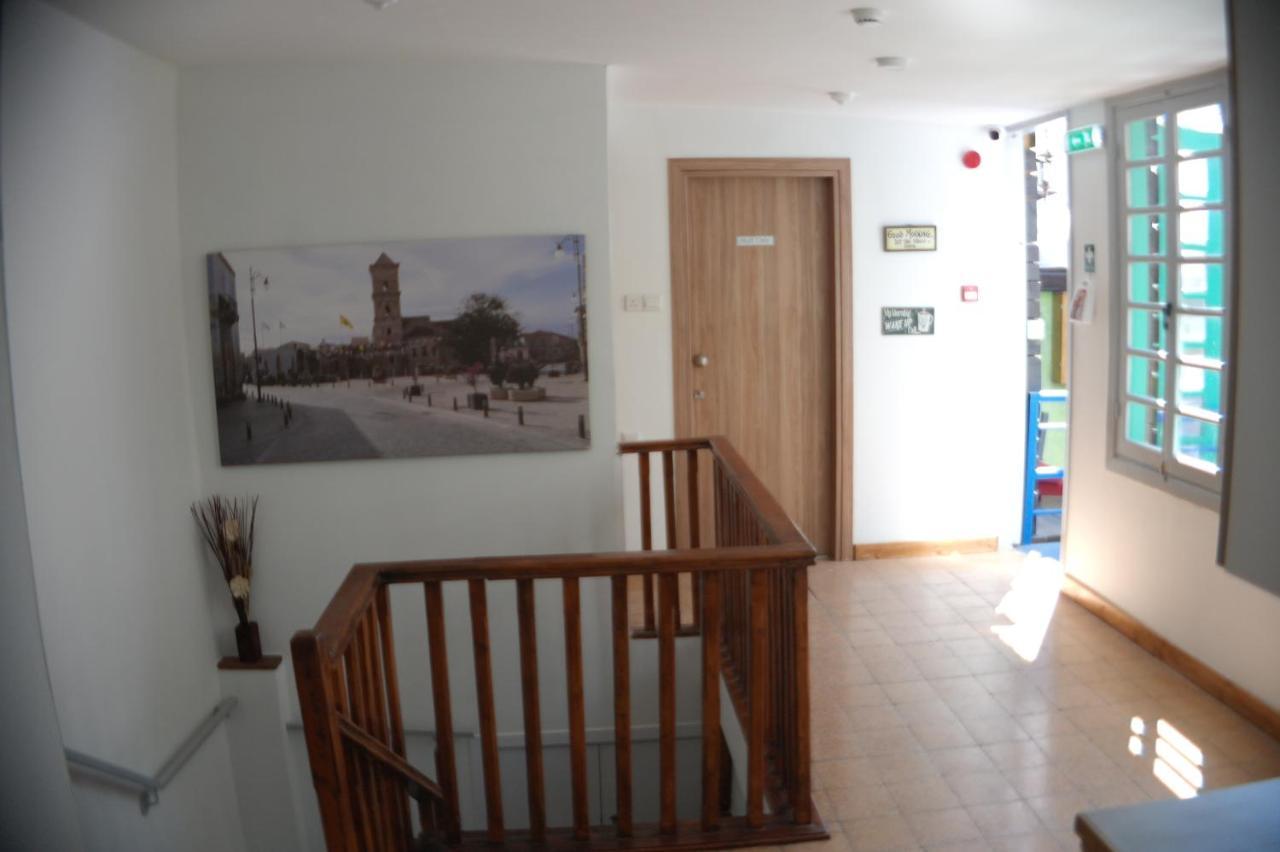 Harrys Inn Guesthouse Larnaca Dış mekan fotoğraf