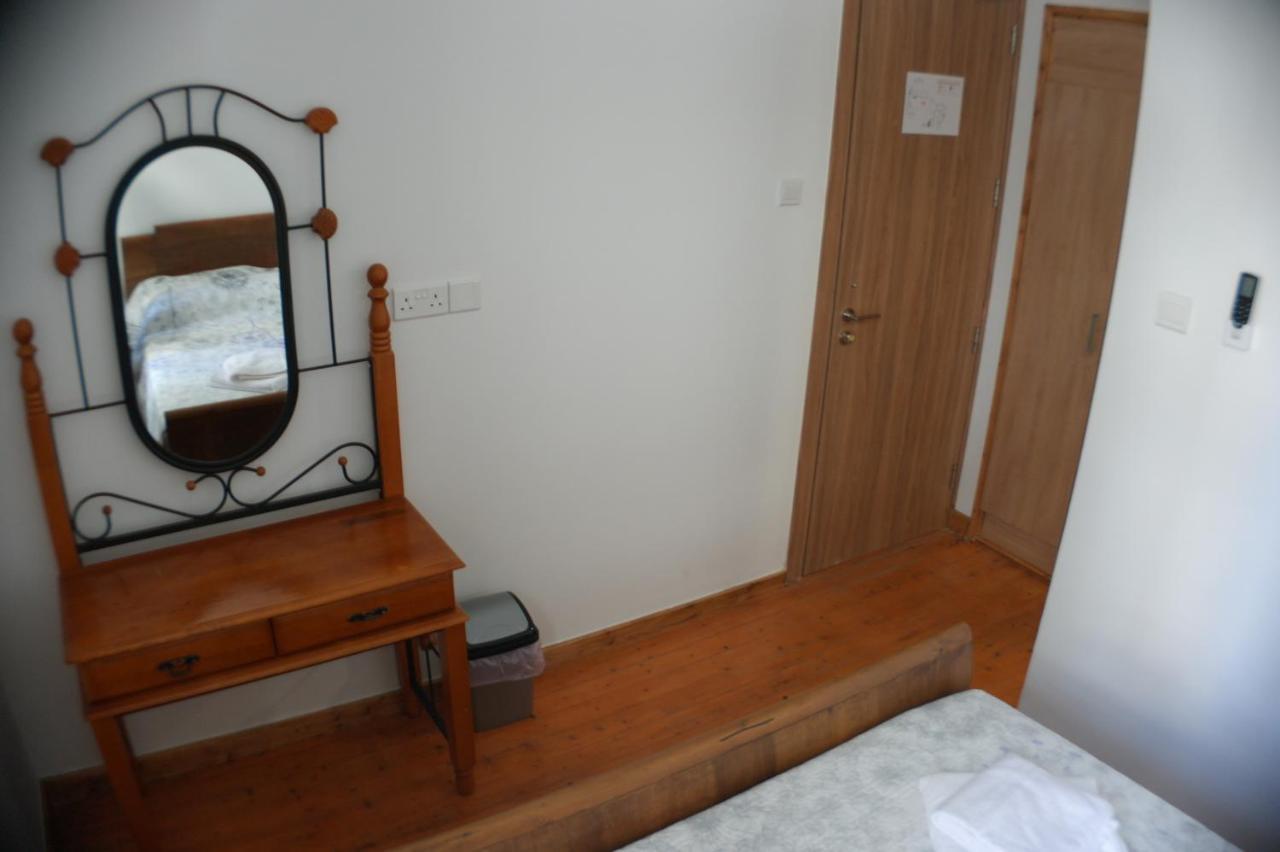 Harrys Inn Guesthouse Larnaca Dış mekan fotoğraf